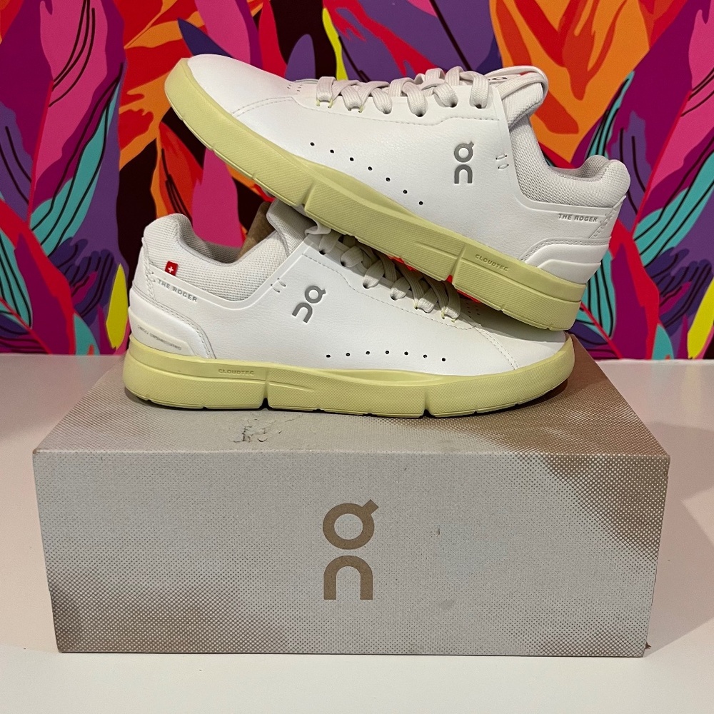 On Running Shoes - The Roger Advantage - Women's 6.5